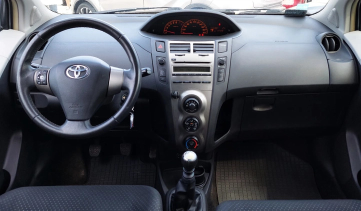 Toyota Yaris cena 23900 przebieg: 147326, rok produkcji 2010 z Rydułtowy małe 436